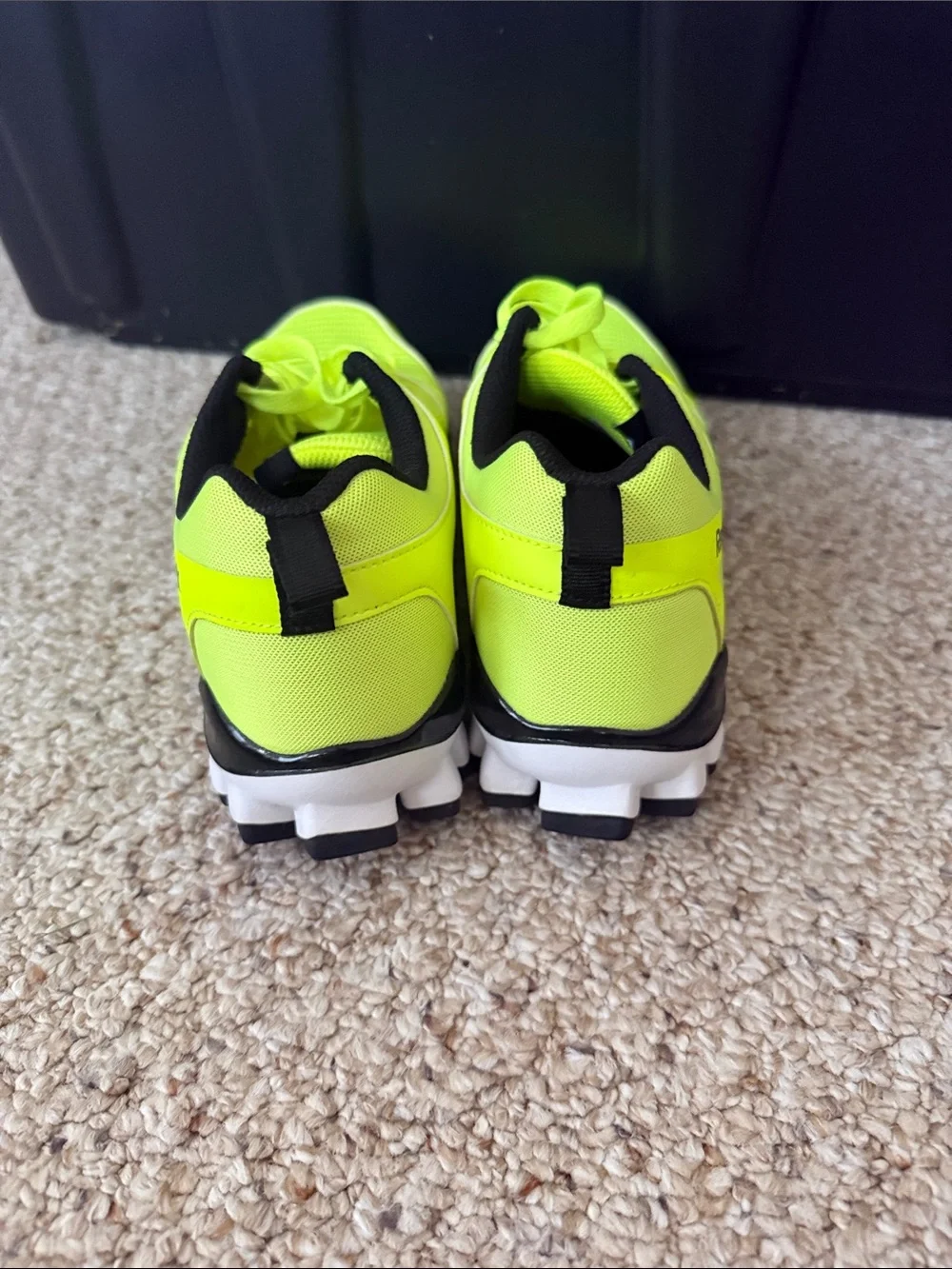 Reebok Men’s Neon Yellow Athletic Running Shoes Size 8